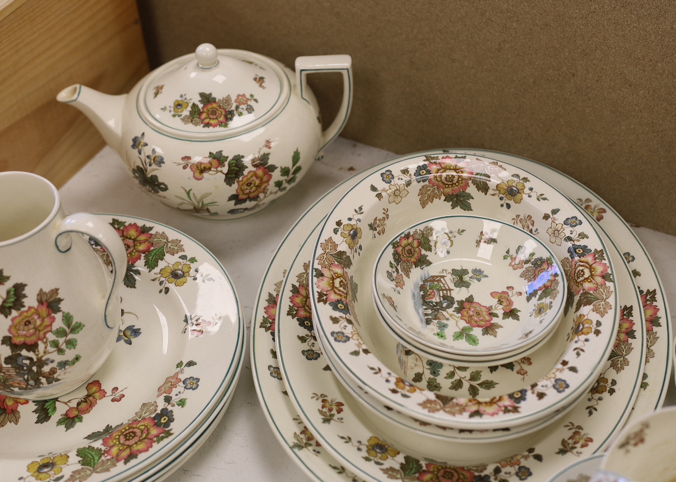 A Wedgwood ‘Eastern flowers’ pattern tea and part dinner service